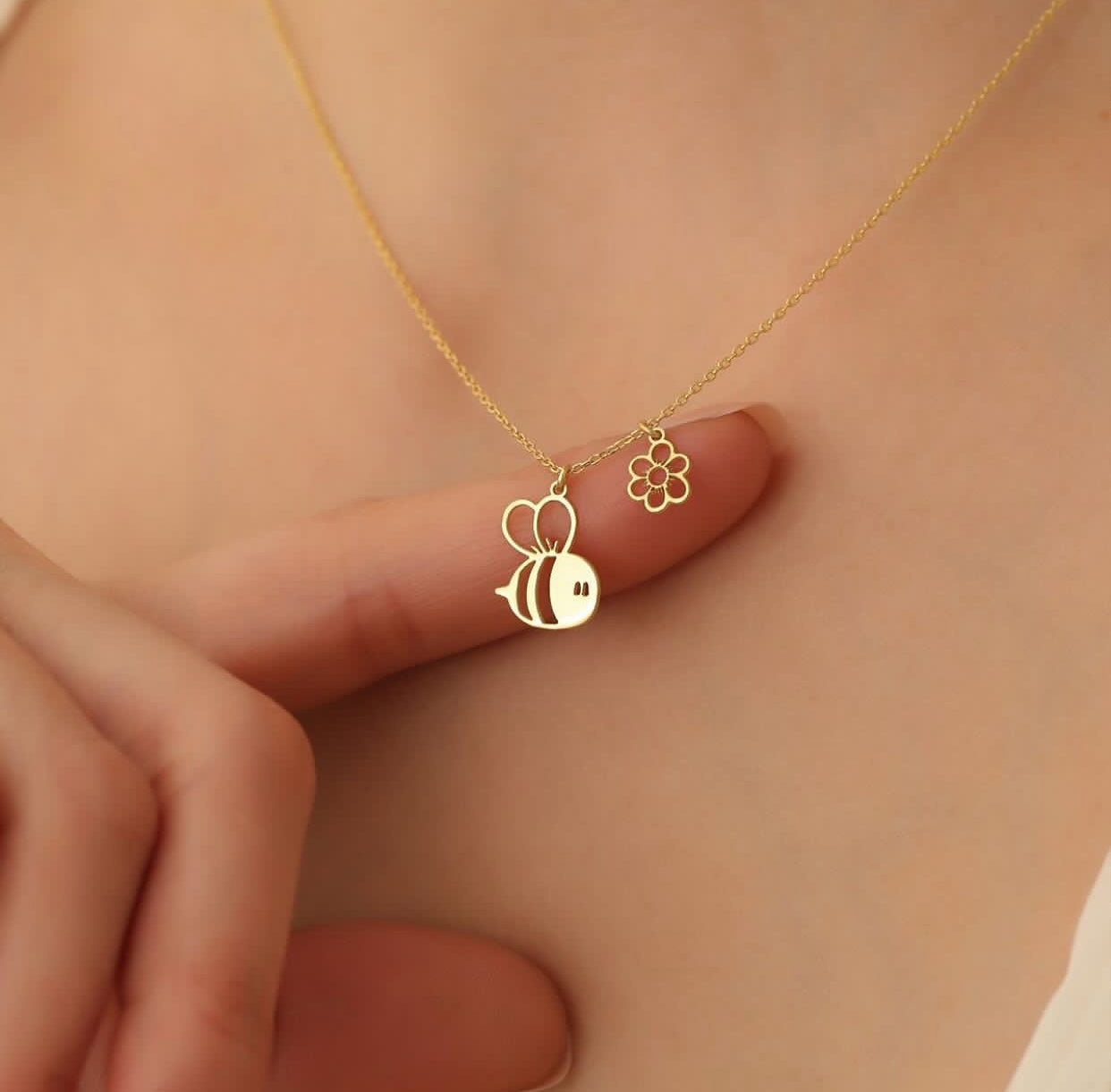 Bee Necklace – Silver 925